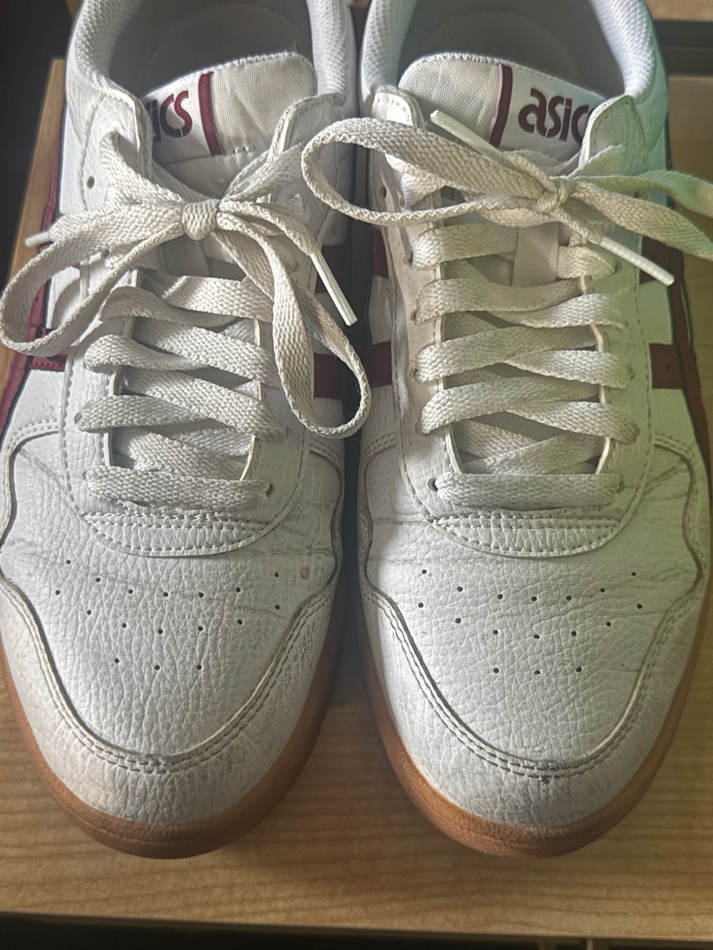 ASICS Men’s White Sneakers with Gum Outsole and Burgundy Logo